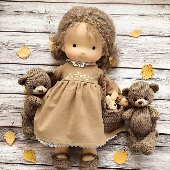 Handgefertigte Waldorf-Kuschelpuppe