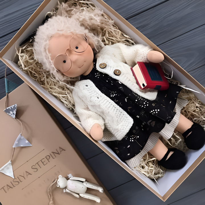 Handgefertigte Waldorf-Kuschelpuppe