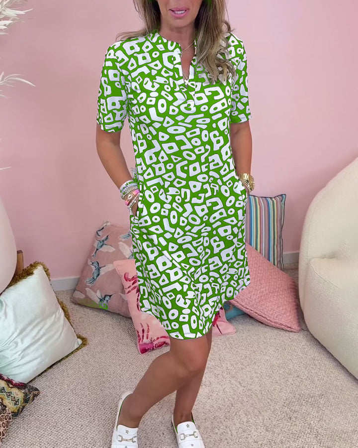 Strandkleid mit V-Ausschnitt und praktischen Taschen