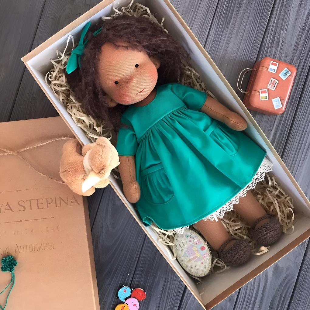 Handgefertigte Waldorf-Kuschelpuppe