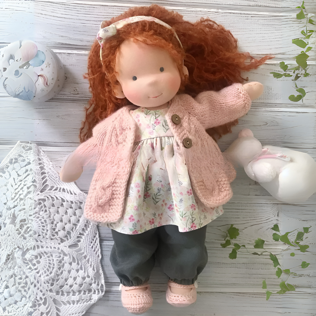 Handgefertigte Waldorf-Kuschelpuppe