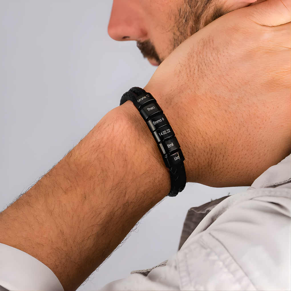 Herrenarmband in Schwarz mit gravierten Perlen