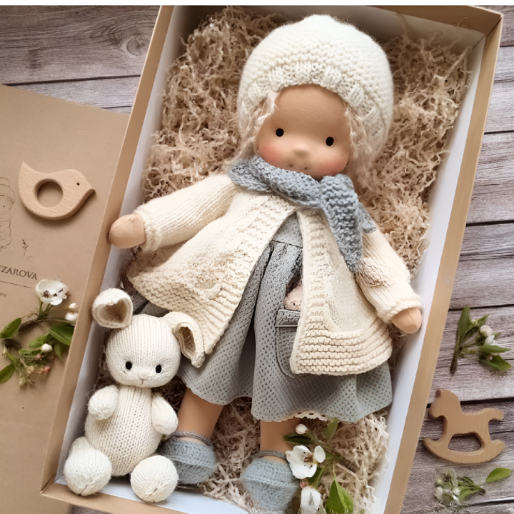 Handgefertigte Waldorf-Kuschelpuppe
