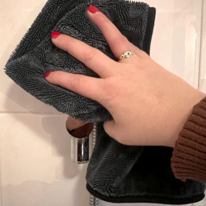 Hochabsorbierendes Tuch für fleckenfreies Trocknen