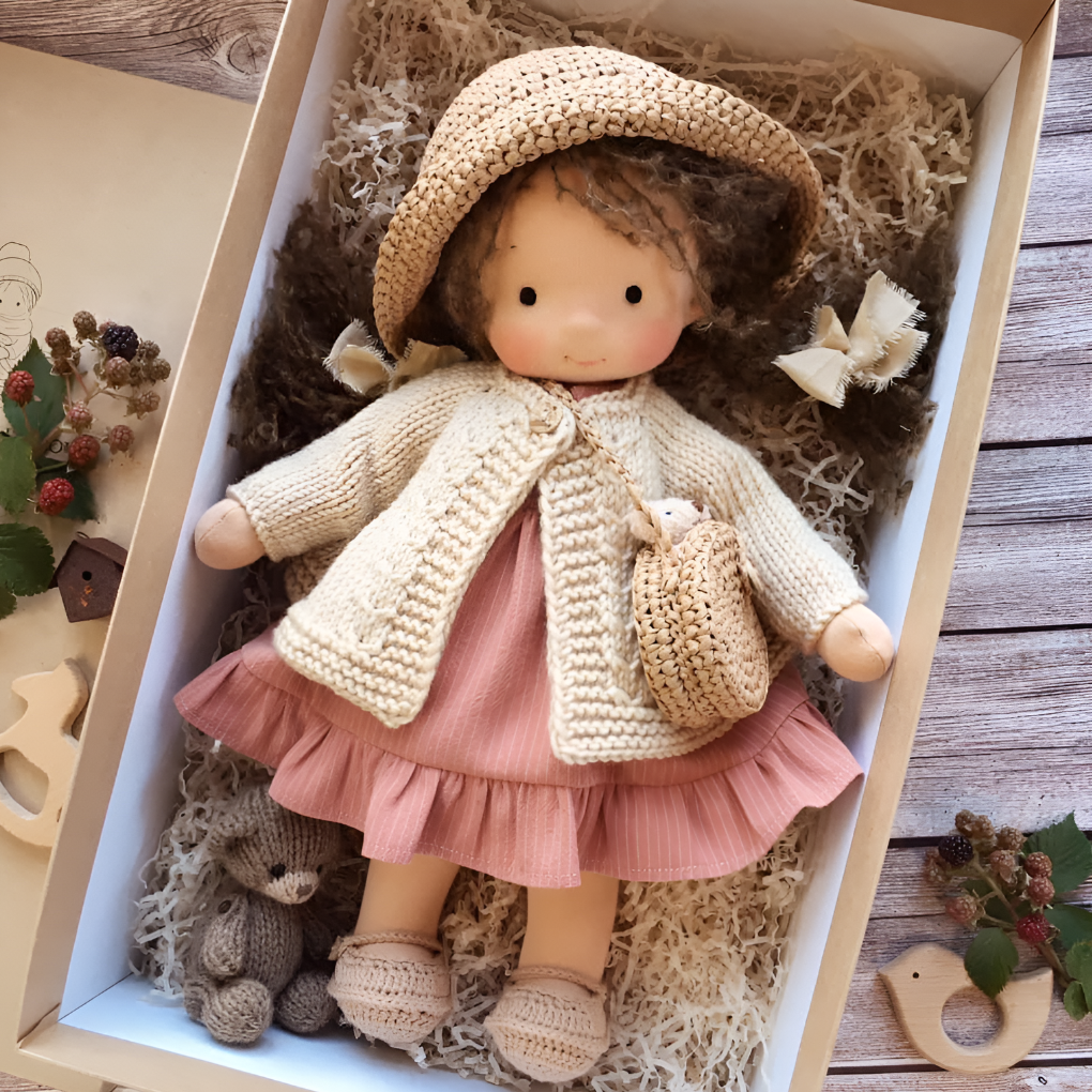 Handgefertigte Waldorf-Kuschelpuppe