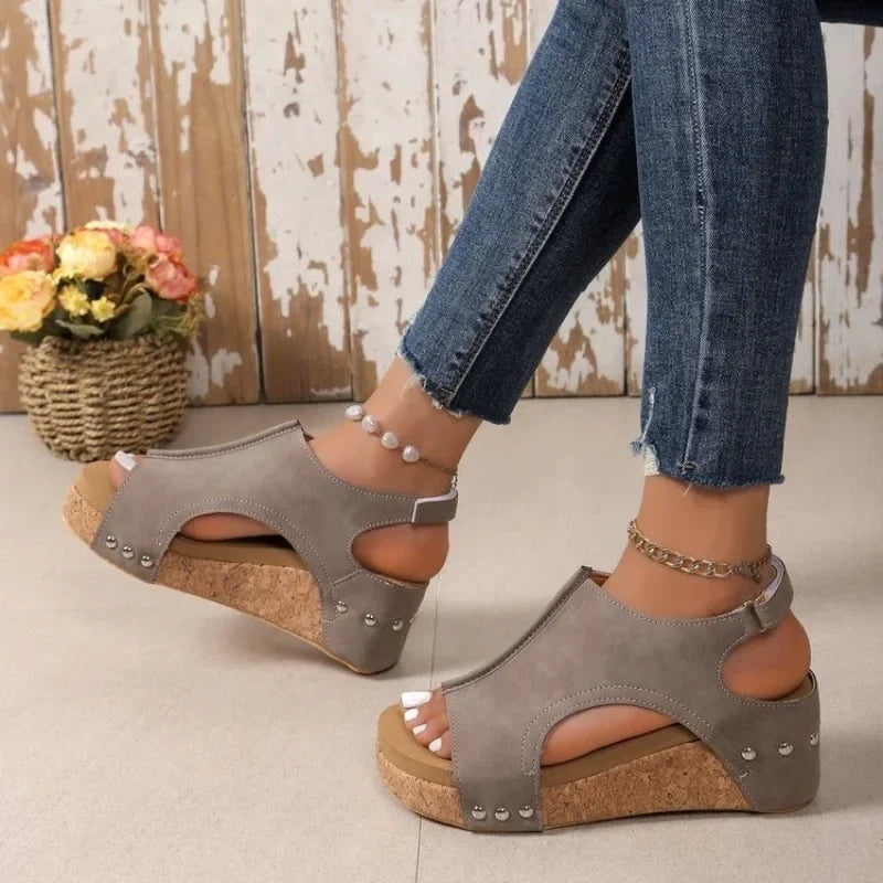Keilsandalen – Stilvoll & Bequem für den Sommer