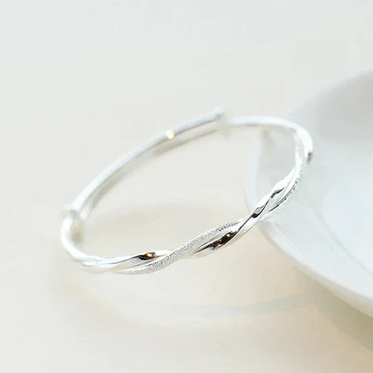 Verdrehtes Silberarmband