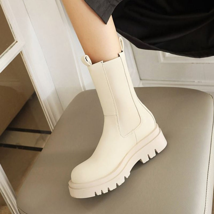 Damenstiefel mit runder Spitze und gerippter Plateausohle
