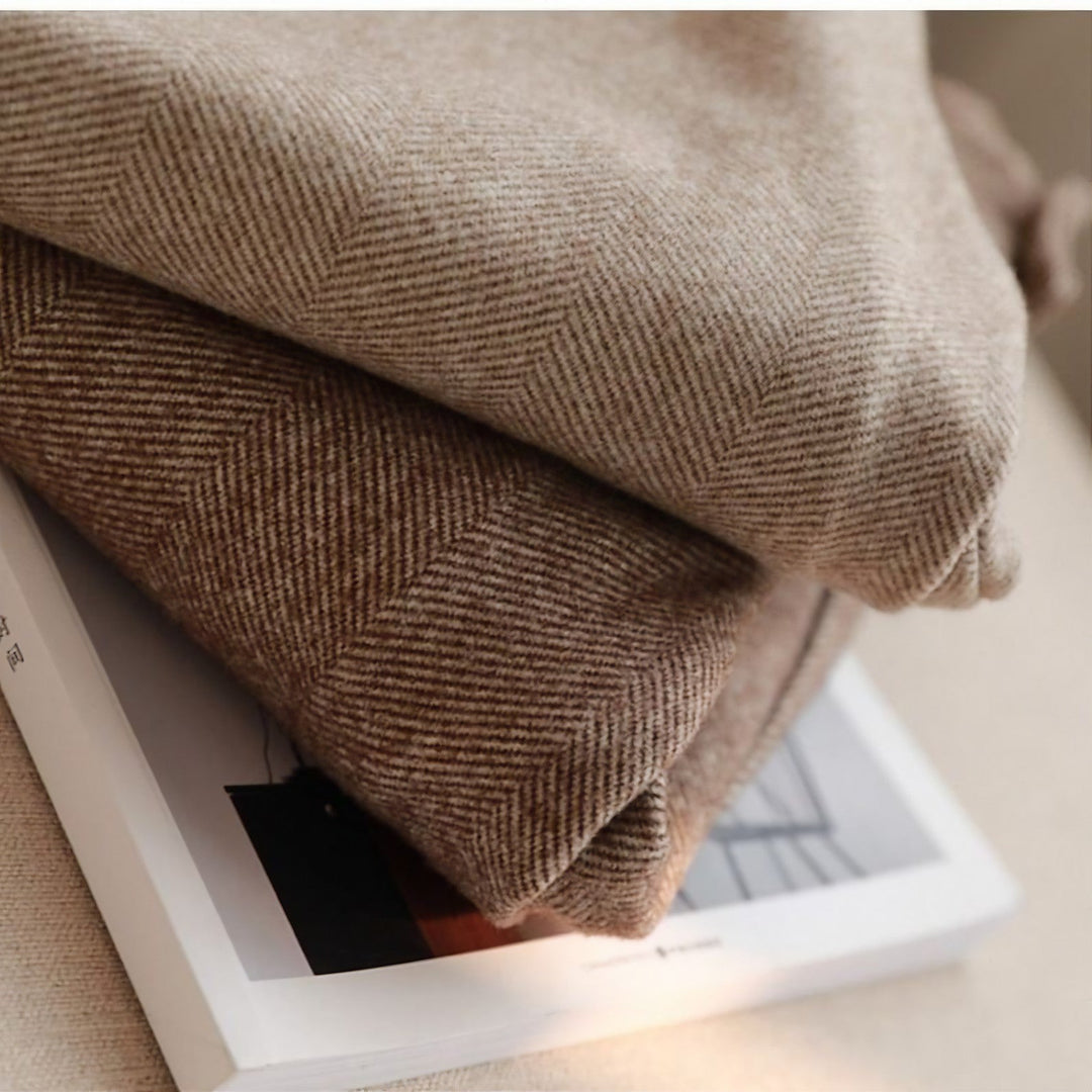 Herrenhose mit Knopf und Taschen
