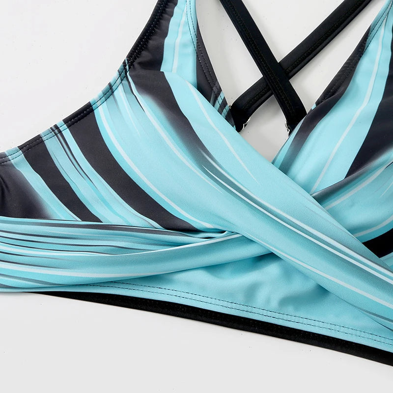 Bikini-Set mit hohem Bund und stylischem Print