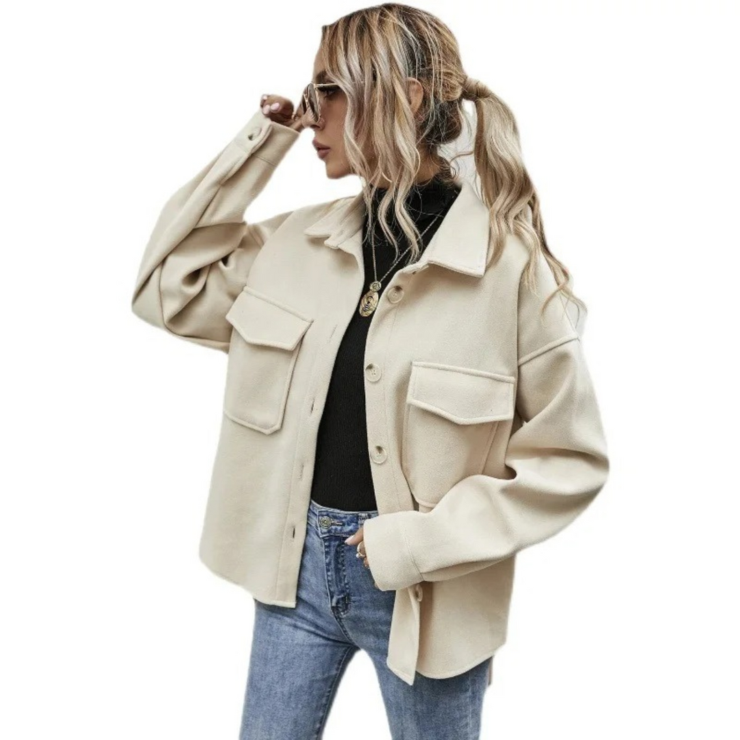 Damenjacke mit Brusttaschen und Knopfverschluss