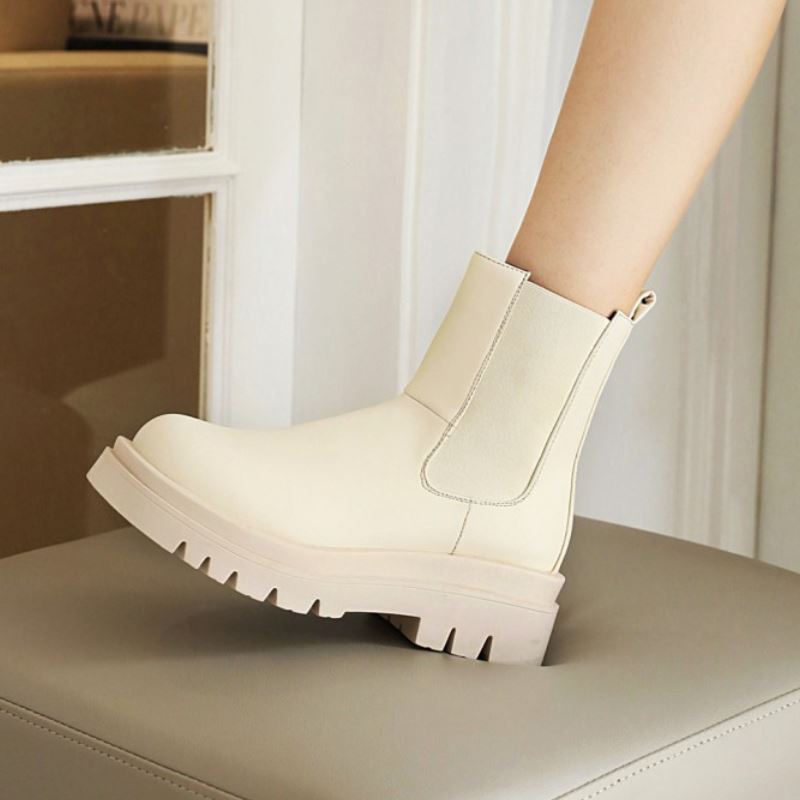 Damenstiefel mit runder Spitze und gerippter Plateausohle