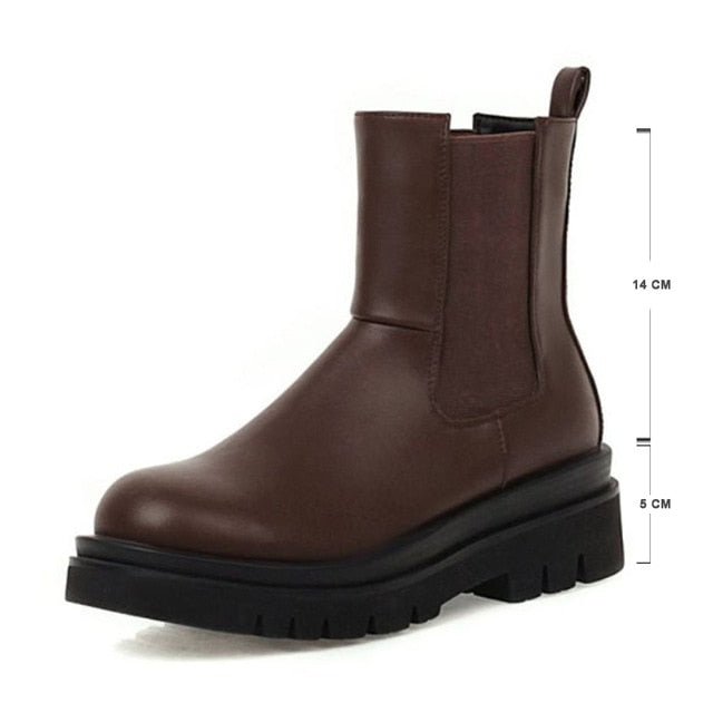 Damenstiefel mit runder Spitze und gerippter Plateausohle
