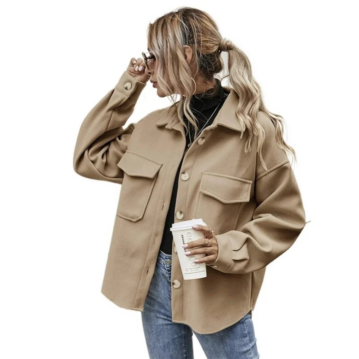 Damenjacke mit Brusttaschen und Knopfverschluss