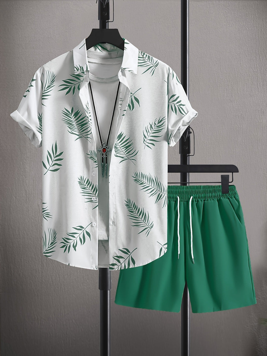 Herren Sommer-Shorts-Set mit tropischem Hemd und Taschen