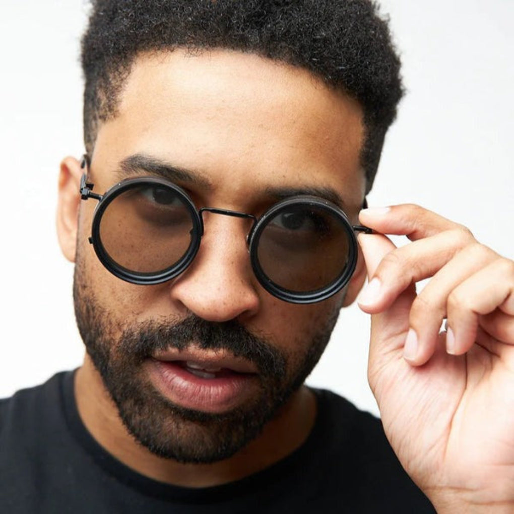 Sonnenbrille mit einstellbarer Helligkeit