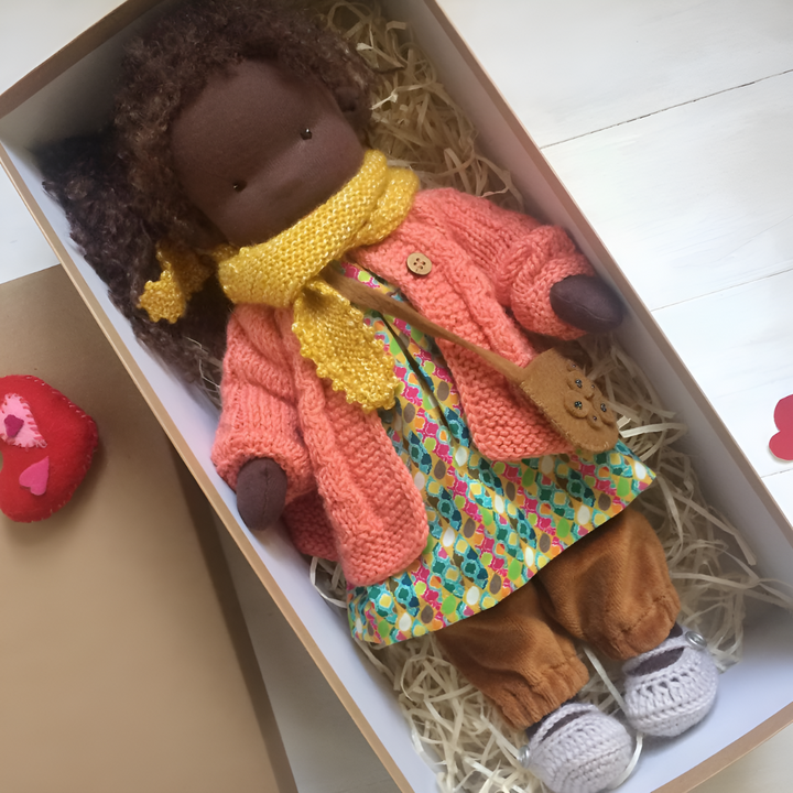 Handgefertigte Waldorf-Kuschelpuppe