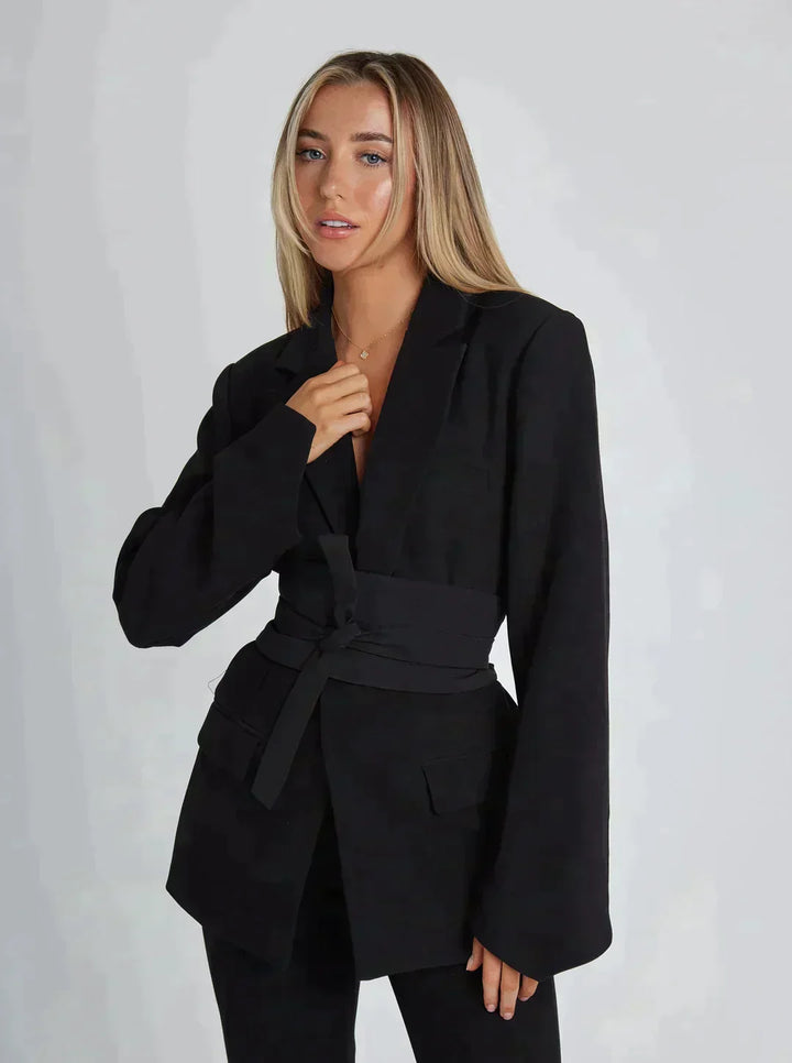 Damenblazer mit gekerbtem Revers und Gürtel