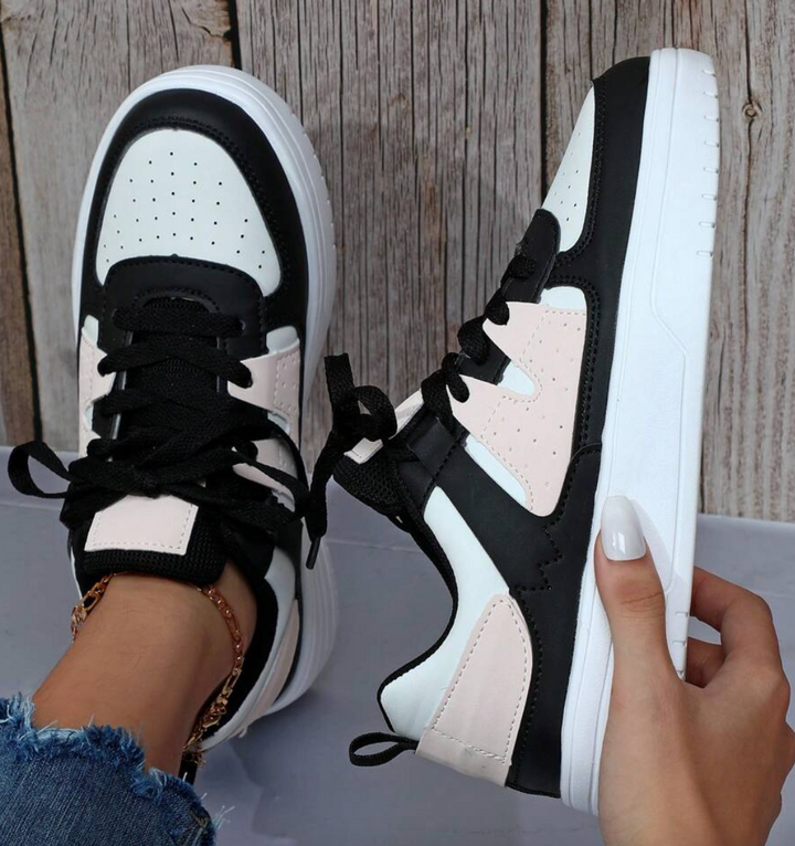 Sportliche Turnschuhe für Damen