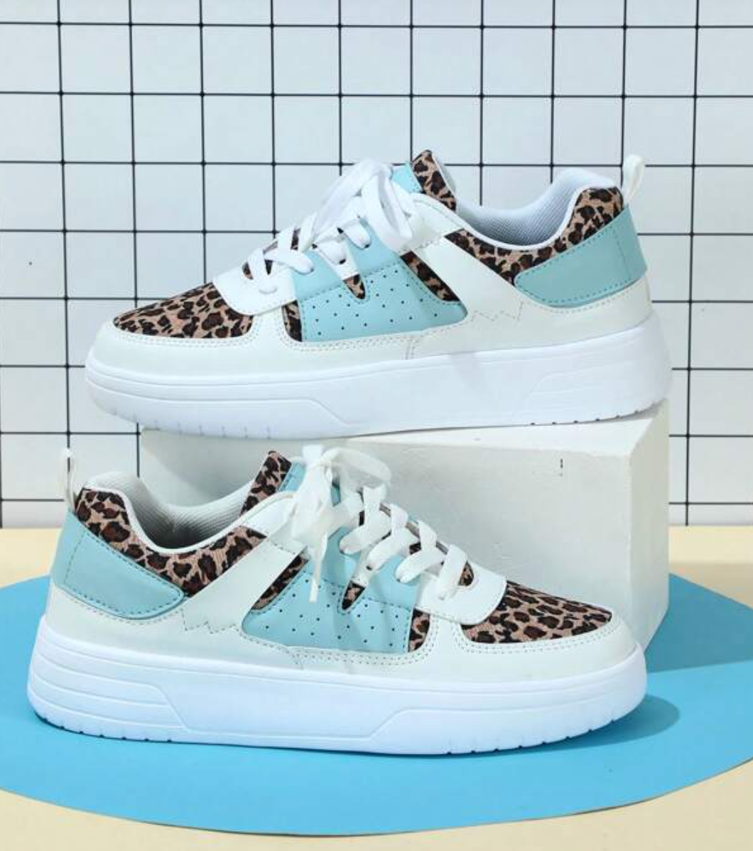 Sportliche Turnschuhe für Damen