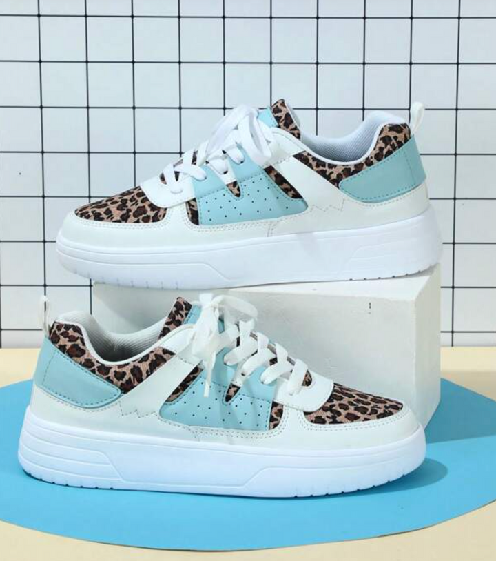 Sportliche Turnschuhe für Damen