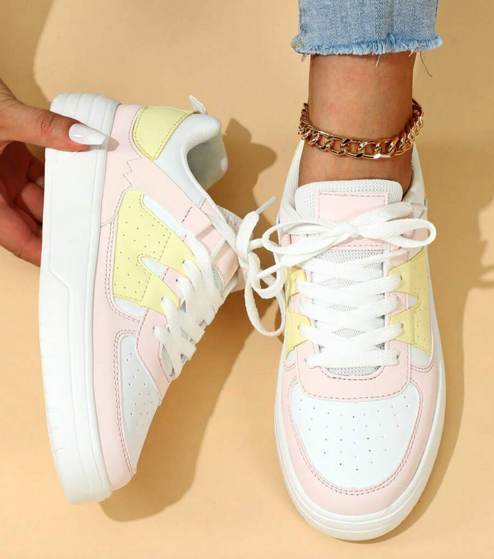 Sportliche Turnschuhe für Damen