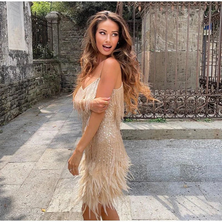 Mini-Kleid mit Federn für Damen, glamourös und verspielt