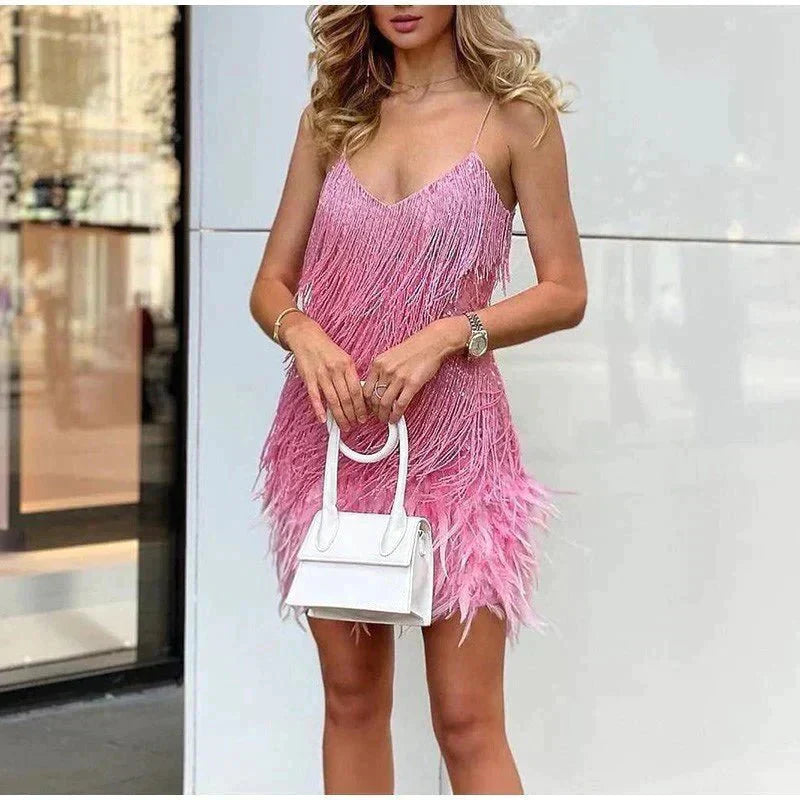 Mini-Kleid mit Federn für Damen, glamourös und verspielt