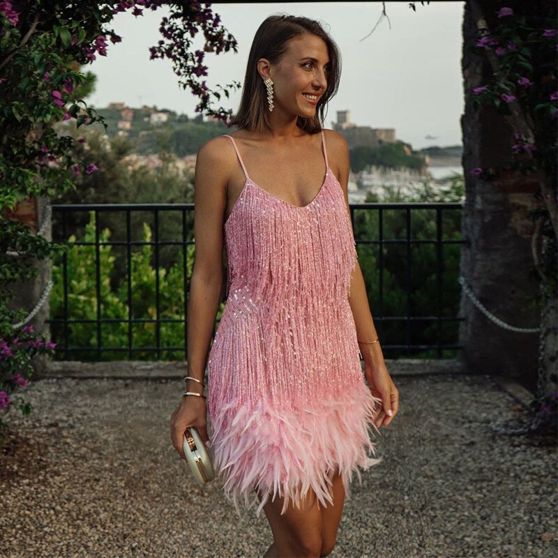 Mini-Kleid mit Federn für Damen, glamourös und verspielt