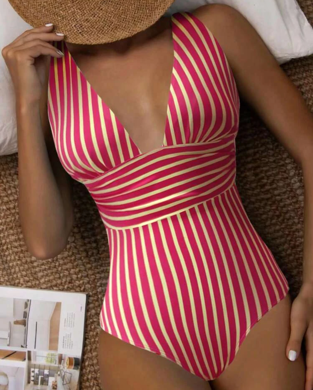 Damen Badeanzug für den Sommer mit tiefem V-Ausschnitt und Streifen