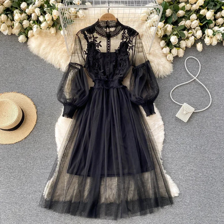 Bezauberndes Blumenkleid mit Stehkragen