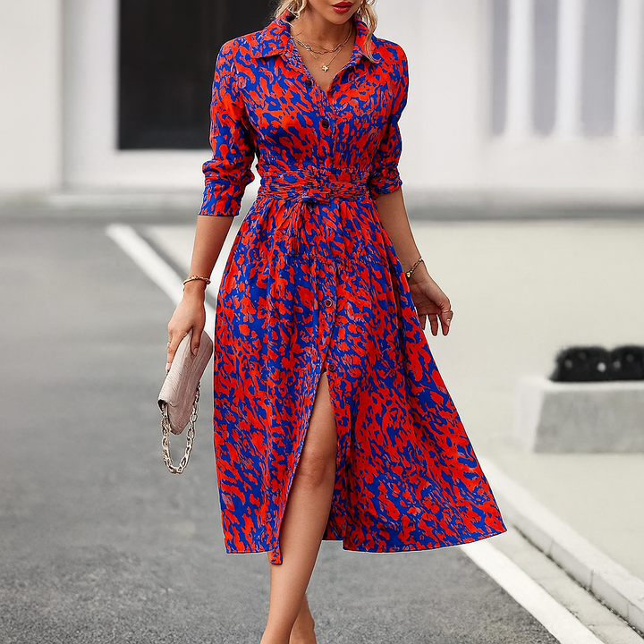 Bedrucktes A-Linien-Shirtkleid mit Schlitz