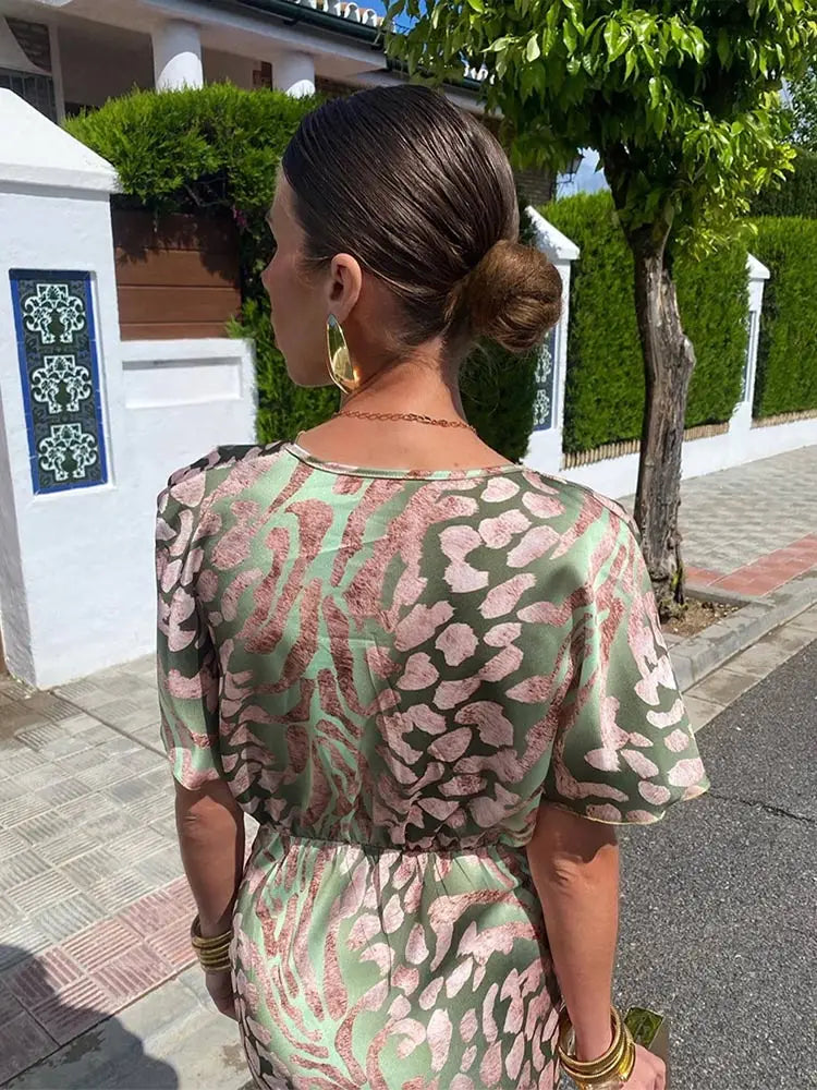 Elegantes Wickelkleid für Damen, zeitlos und figurschmeichelnd