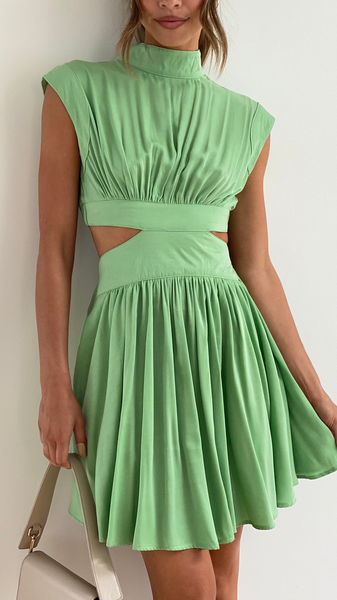 Damen Sommer Minikleid mit Falten und hohem Ausschnitt