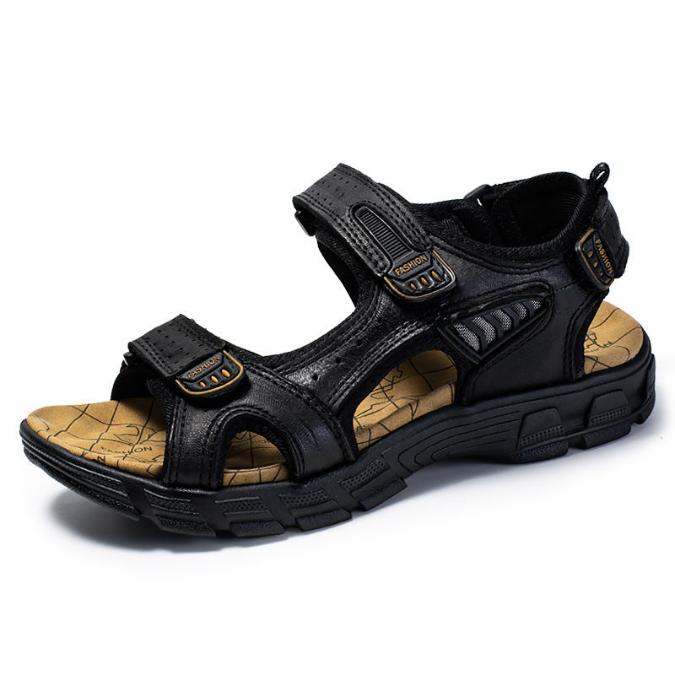 Herrensandalen mit verstellbaren Riemen und Belüftungslöchern