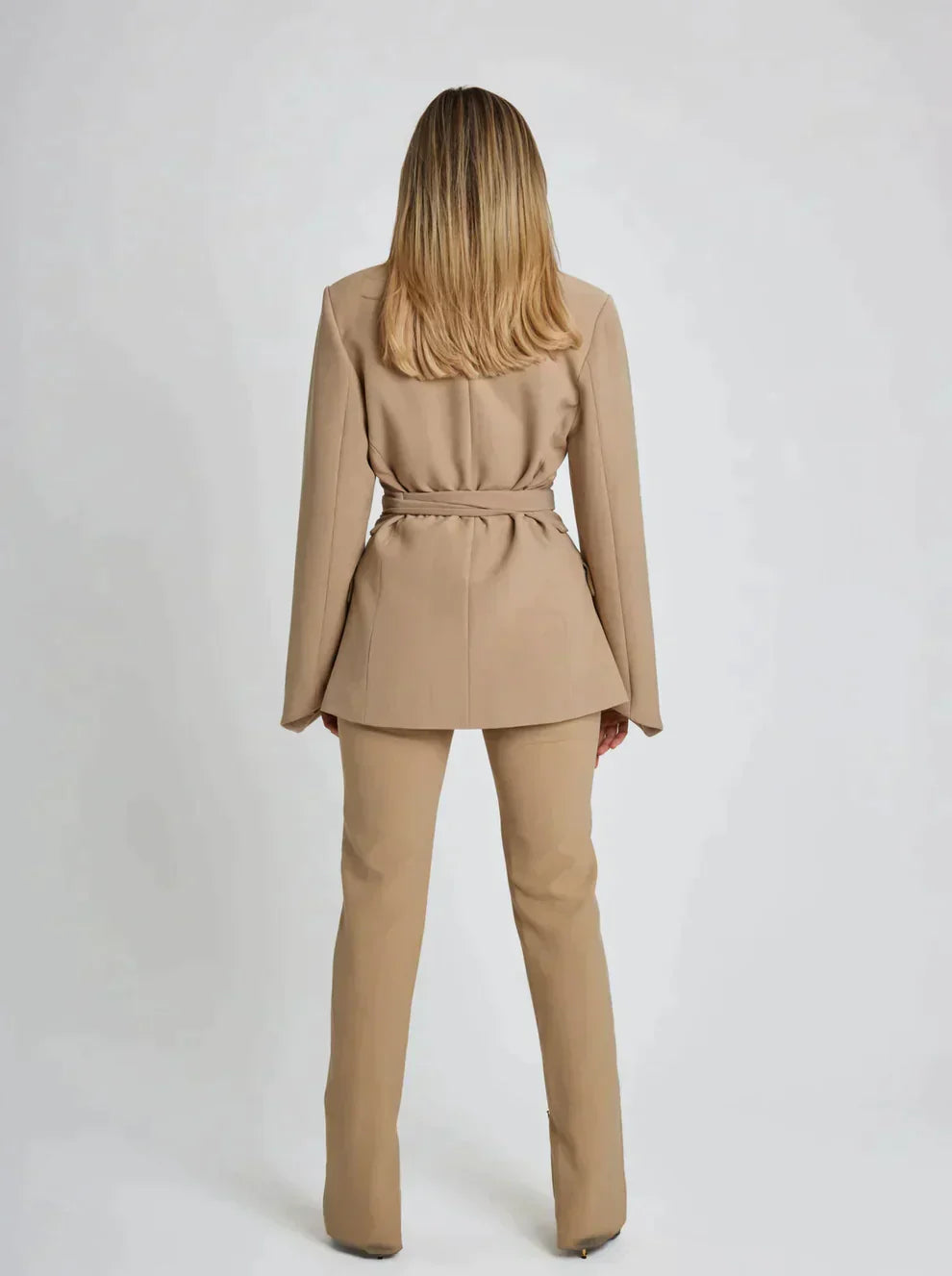 Damenblazer mit gekerbtem Revers und Gürtel