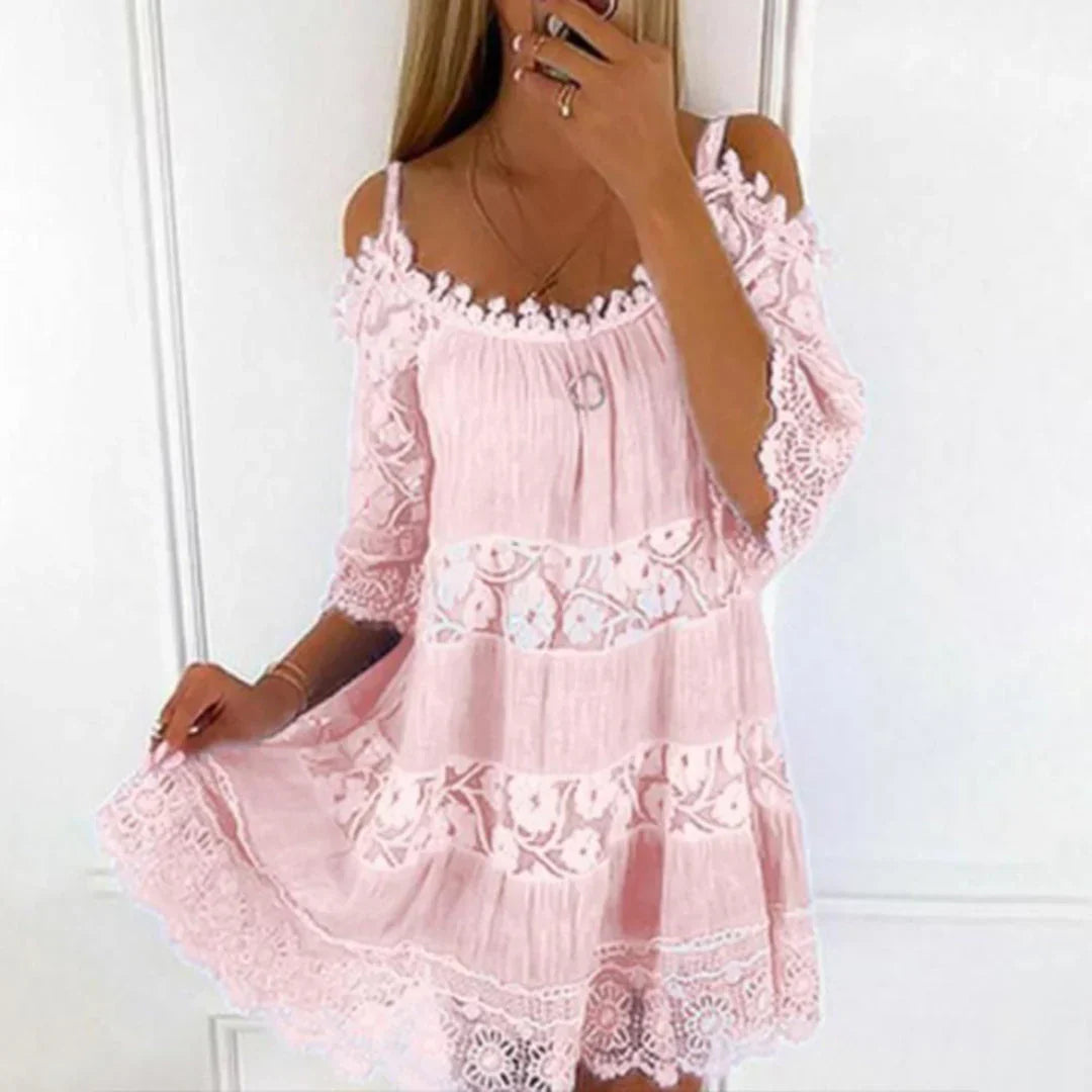 Sommer-Minikleid mit Häkelspitze und Stickerei