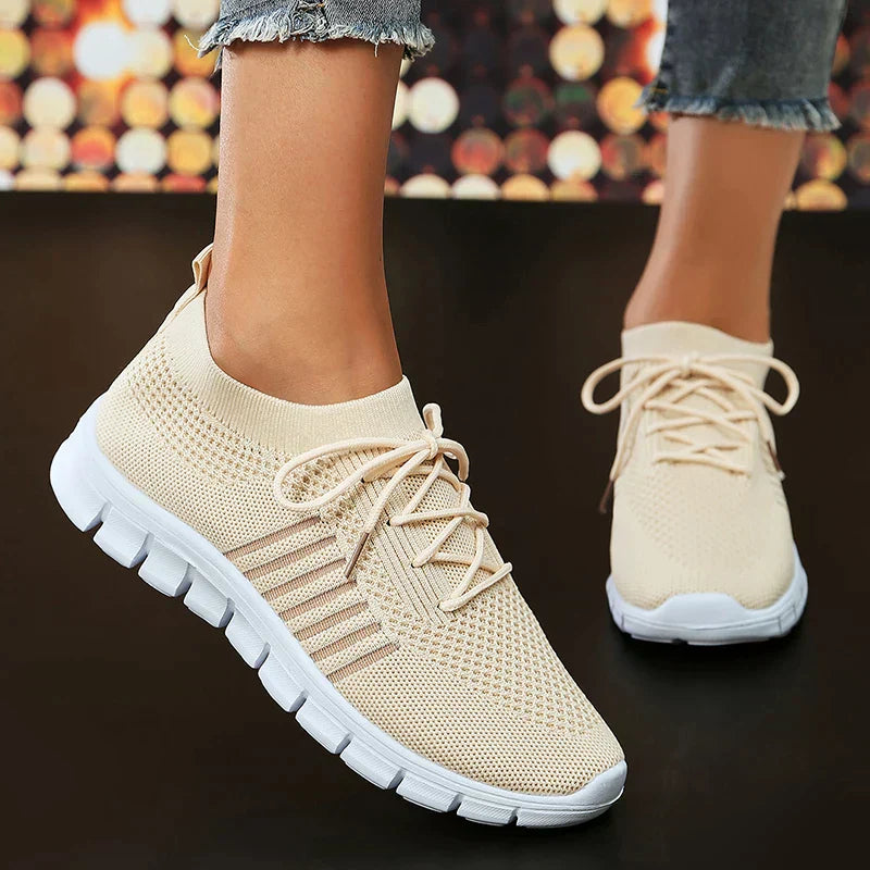 Damen Sneakers mit Schnürung und weißen Sohlen