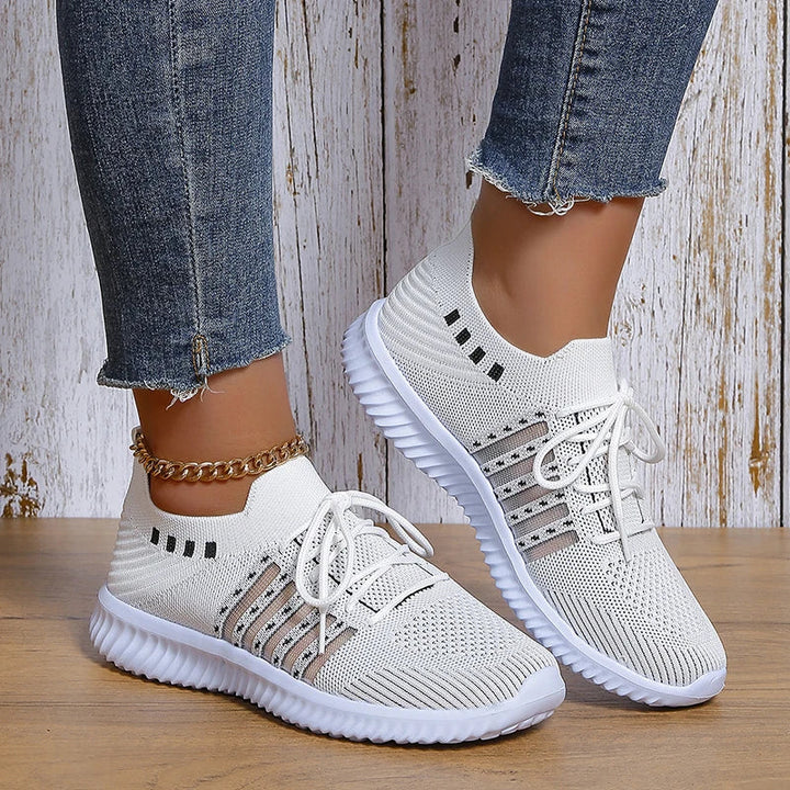 Damen Sneakers mit Schnürung und weißen Sohlen