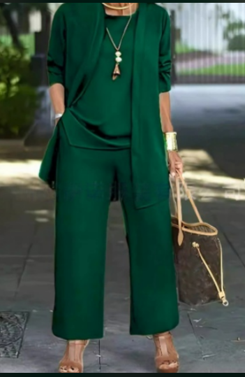 Stilvoller, raffinierter dreiteiliger Anzug