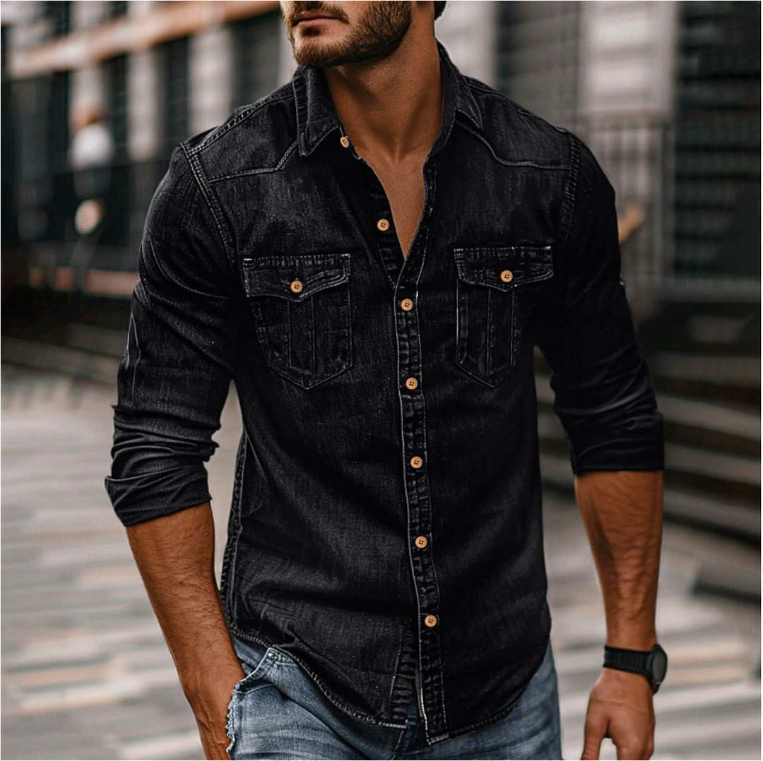 Langärmliges Herrenhemd aus Denim mit Brusttaschen und Knopfleiste