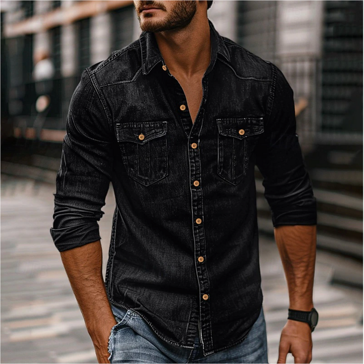 Langärmliges Herrenhemd aus Denim mit Brusttaschen und Knopfleiste