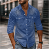 Langärmliges Herrenhemd aus Denim mit Brusttaschen und Knopfleiste
