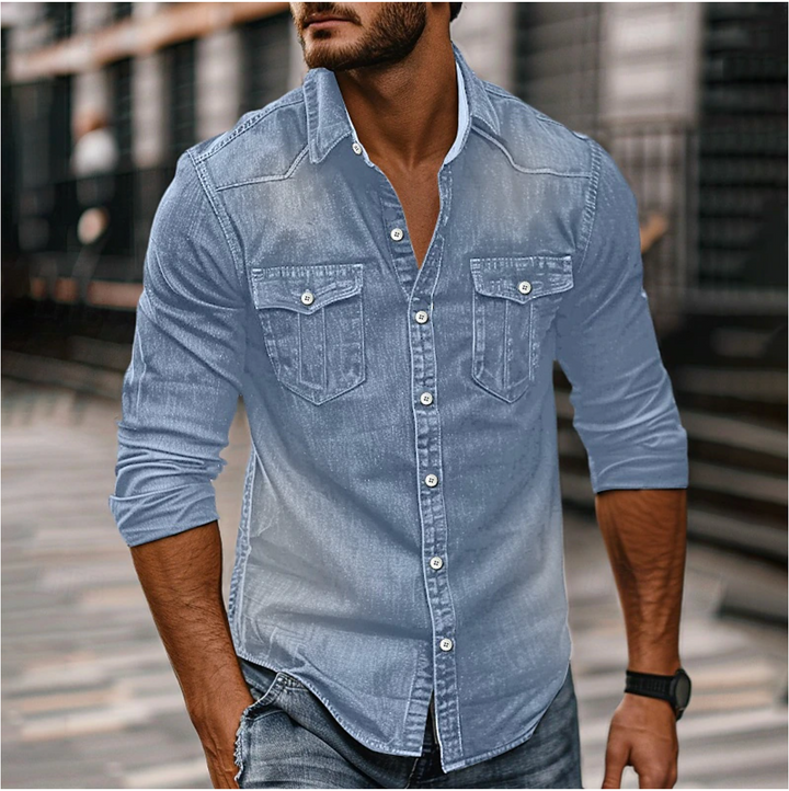 Langärmliges Herrenhemd aus Denim mit Brusttaschen und Knopfleiste
