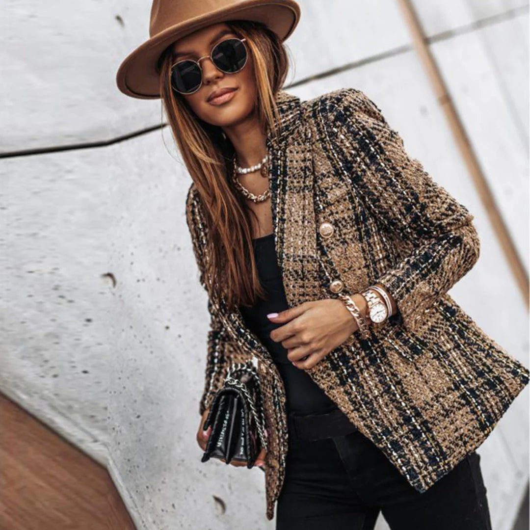 Eleganter Damenblazer mit Muster und goldenen Knöpfen