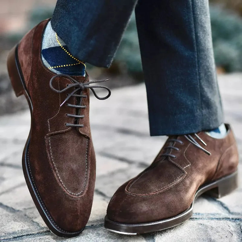 Herren-Schnürschuhe aus Wildleder mit spitzer Zehenpartie