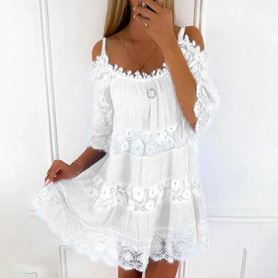 Sommer-Minikleid mit Häkelspitze und Stickerei