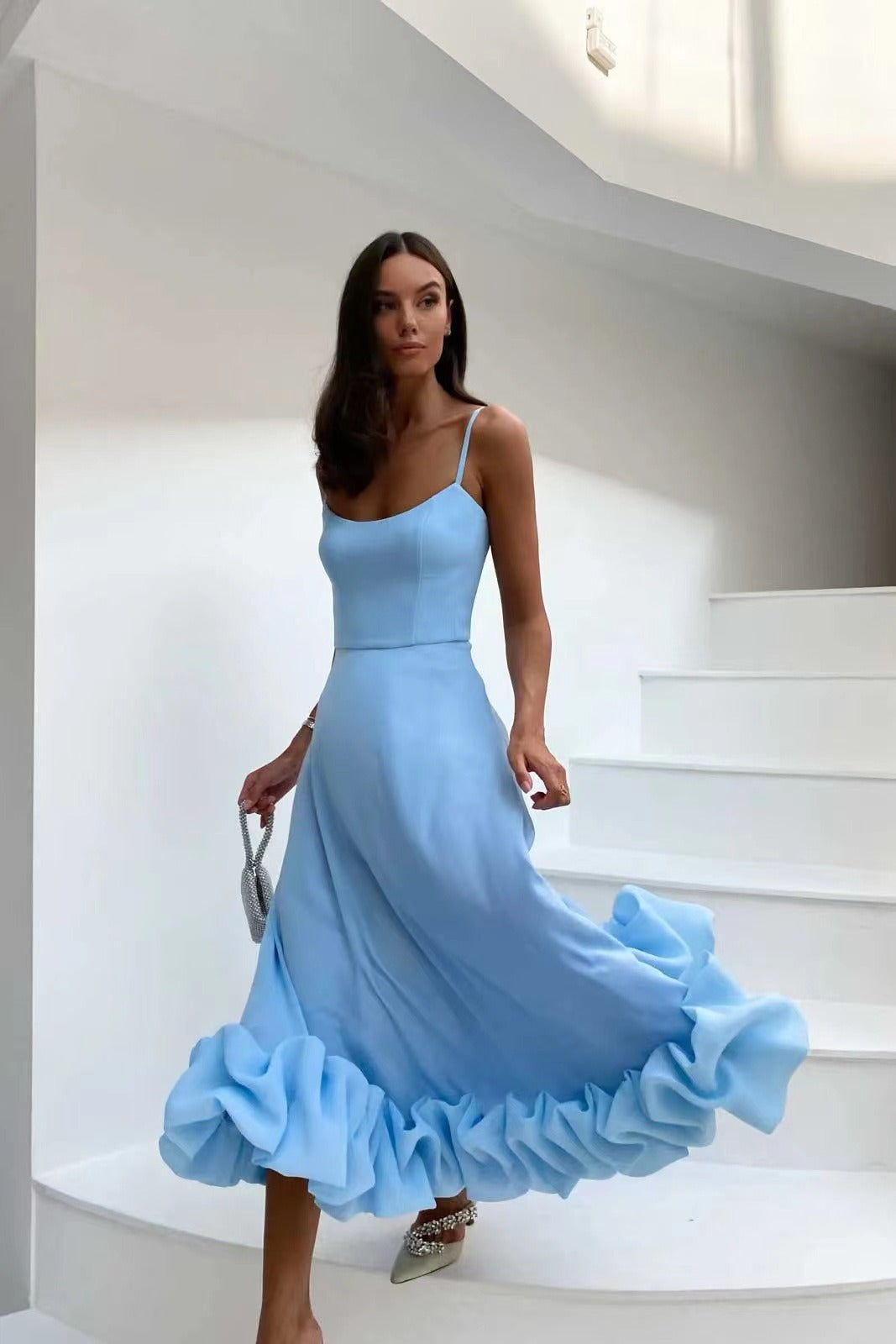 Elegantes Midi-Abendkleid mit Rüschen