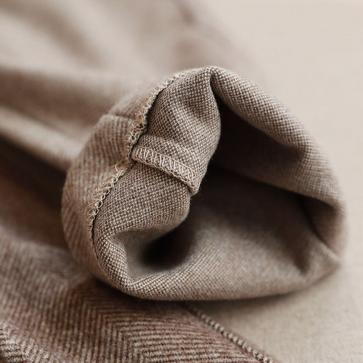 Herrenhose mit Knopf und Taschen