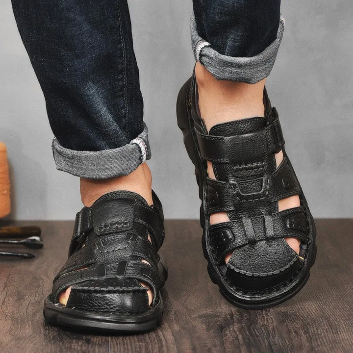 Herren Sandalen mit geschlossenem Zehenbereich aus veganem Leder
